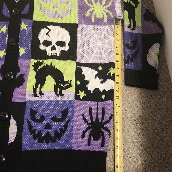 Trickz N Treatz Patchwork Oversized Knit Cardigan, Cat, Skulls, Bats, Spider.NEW - Picture 3 of 10